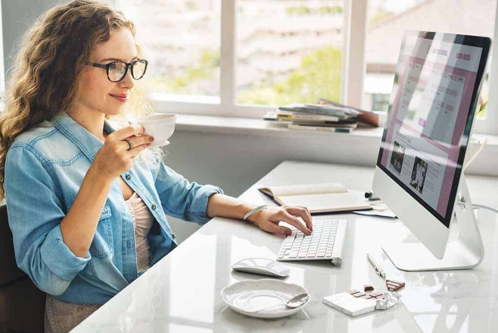 修改步骤: 设置->常规-站点标题